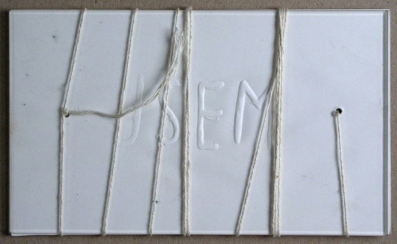 1979, 140×240 mm, reliefní tisk, papír, plexisklo, provaz, sig. PNP Praha