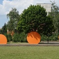 1982, 2800×5500×35 cm, pohledový beton, barva, Pět segmentů kruhu, Brno-Starý Lískovec