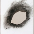 1983, 610×420 mm, popel ze spáleného místa rozetřený na zbytku papíru, nesig.