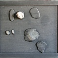 1992, 53,5×64,5 cm, sololit, kameny, akryl, tužka, sig.