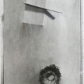 1972, 49,5×24,5 cm, dřevo, kov, umělohmotná fólie, ferit, kov. piliny, sig., 9,  nezvěstné