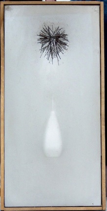 1972, 49,5×24,5 cm, dřevo, kov, umělohmotná fólie, ferit, sig., 7,  GMU Roudnice nad Labem