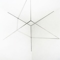 1971-76, 100×100×100 cm, nerz. trubky, tužka, světelný zdroj,  Korelace prostoru 4,  Osthaus-  Museum Hagen