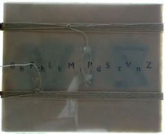 1979, 200×270 mm, grafit, netkaná textilie, tranzotyp, plexisklo, provázek, nesig. - rub