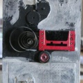 1962, 42×15 cm, kov, dřevo, akryl, papír, Věci 2, sig.
