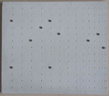 1968, 27,5×31,5 cm, dřevo, akryl, ocelové kuličky, Variabilní bodovy řád 2, sig.