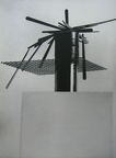 1972, výška 16 cm, ferity, kovové segmenty, kov. mřížka, nedochováno