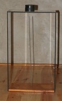 1971-72, 49,5×29×12 cm, plexisklo, dřevo, kov, ferity, Magnetické skříně, sig., GBRPG155