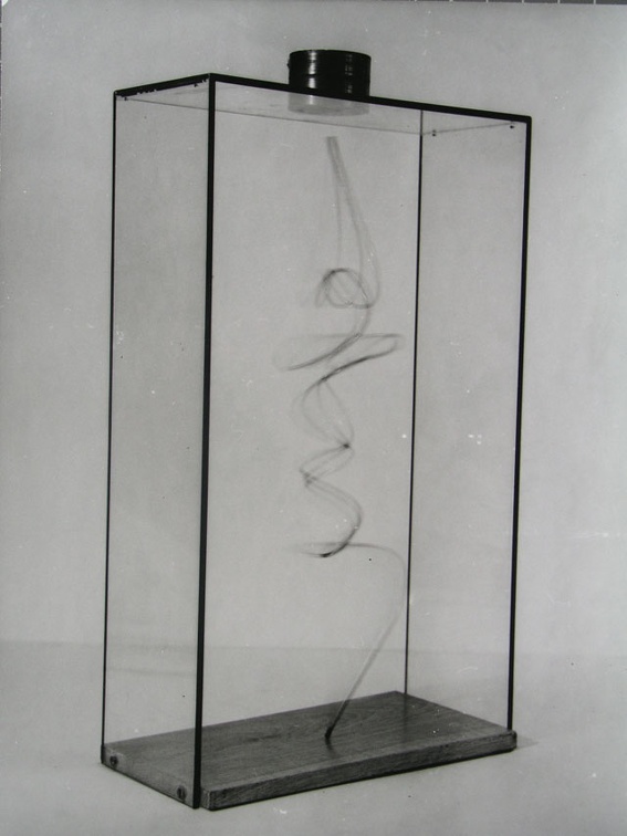 1971-72, 49,5×29×12 cm, plexisklo, dřevo, kov, ferity, Magnetické skříně, sig., GMUO