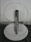 1974, v. 25 cm, prům. 37 cm, zrcadlo, ocel, tužka, nesig., A