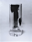 1972, výška 30 cm, prům. 13 cm, plexisklo, ferity, kov. částice, nedochováno