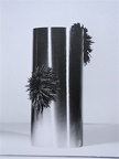1972, výška 30 cm, prům. 13 cm, plexisklo, ferity, kov. částice, nedochováno