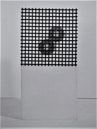 1972, 24X24 cm, ferity, kovové částice, kov. mřížka, nedochováno